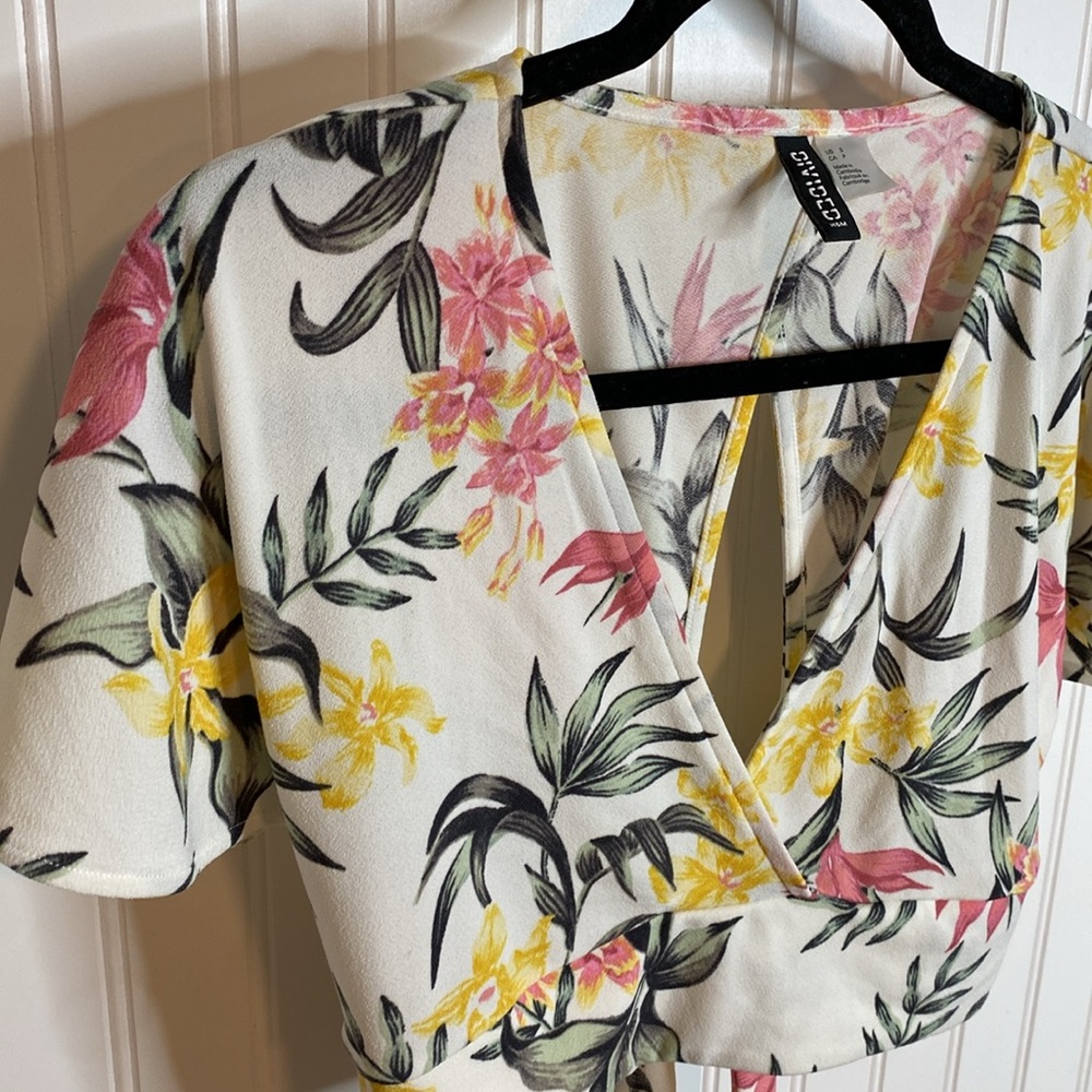 Divided H&M Top size Small Adorable!🌷